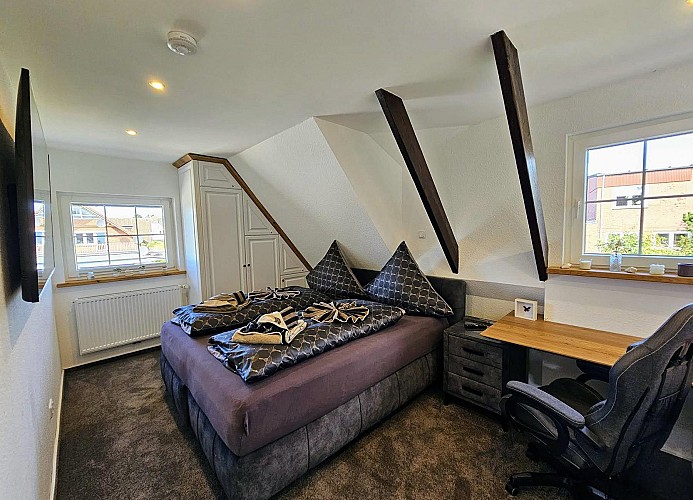 Schlafzimmer 1